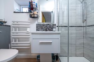 En-suite- click for photo gallery